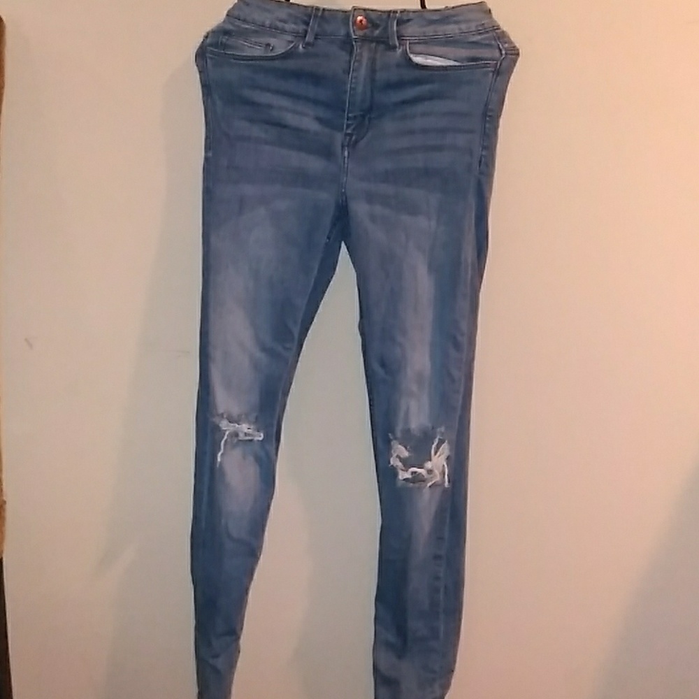 H& M Divided Ripped Jeans